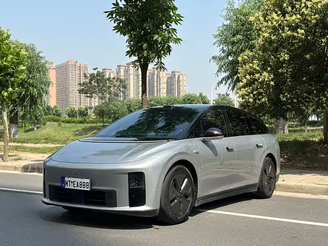  Li Auto Li Auto i6 2025 2WD Base Model