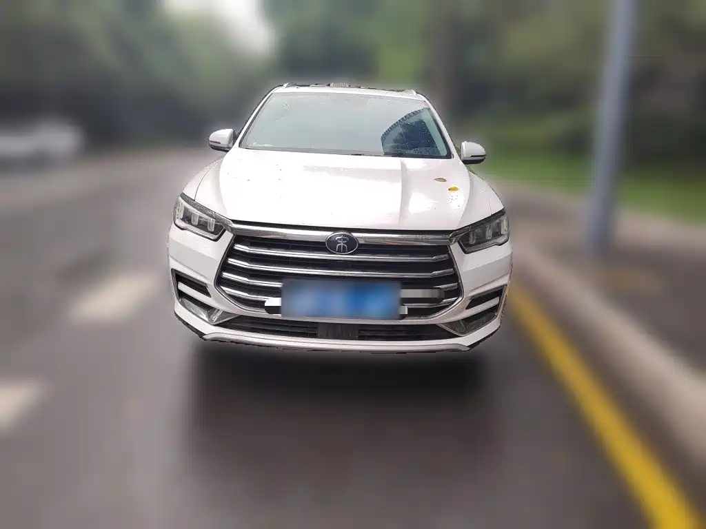 Photo 2 - BYD Song Pro