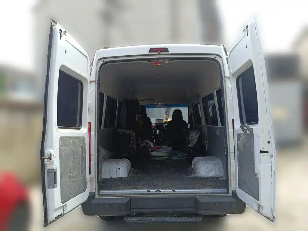 Iveco Daily 2024 2023 2.5T A37M1 Multi-purpose Passenger Vehicle Long Wheelbase Medium Roof Dual Tire Sliding Door Automatic