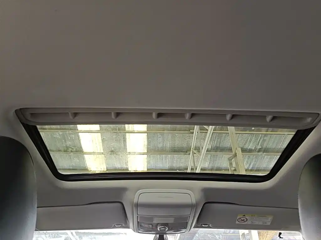 Volkswagen Sagitar 2018 1.6L Automatic Comfort фото 18