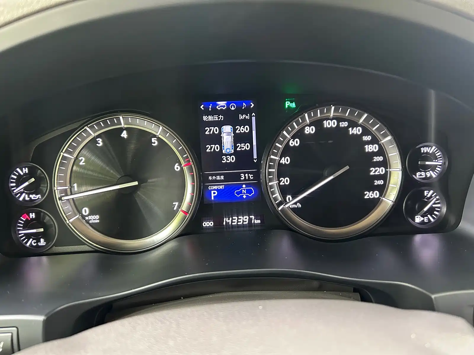 Фото 4 - Lexus LX