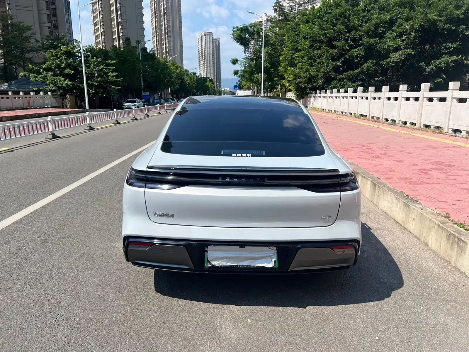 Фото 8 - Geely Galaxy Galaxy E8