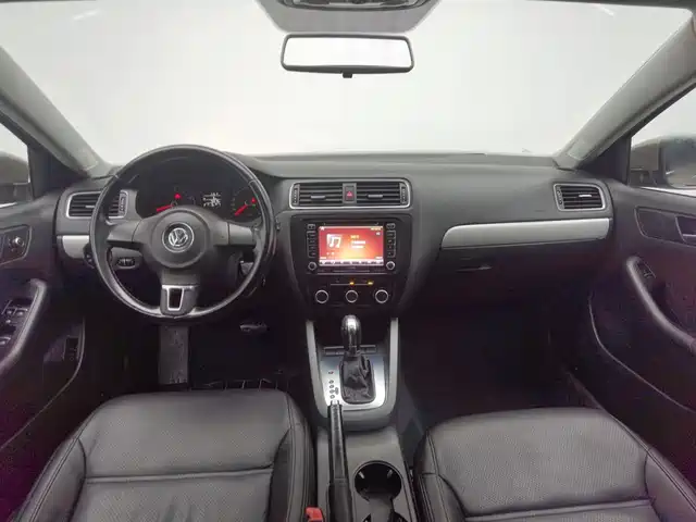 Volkswagen Sagitar 2014 Facelift 1.6L Automatic Comfort — фото 5