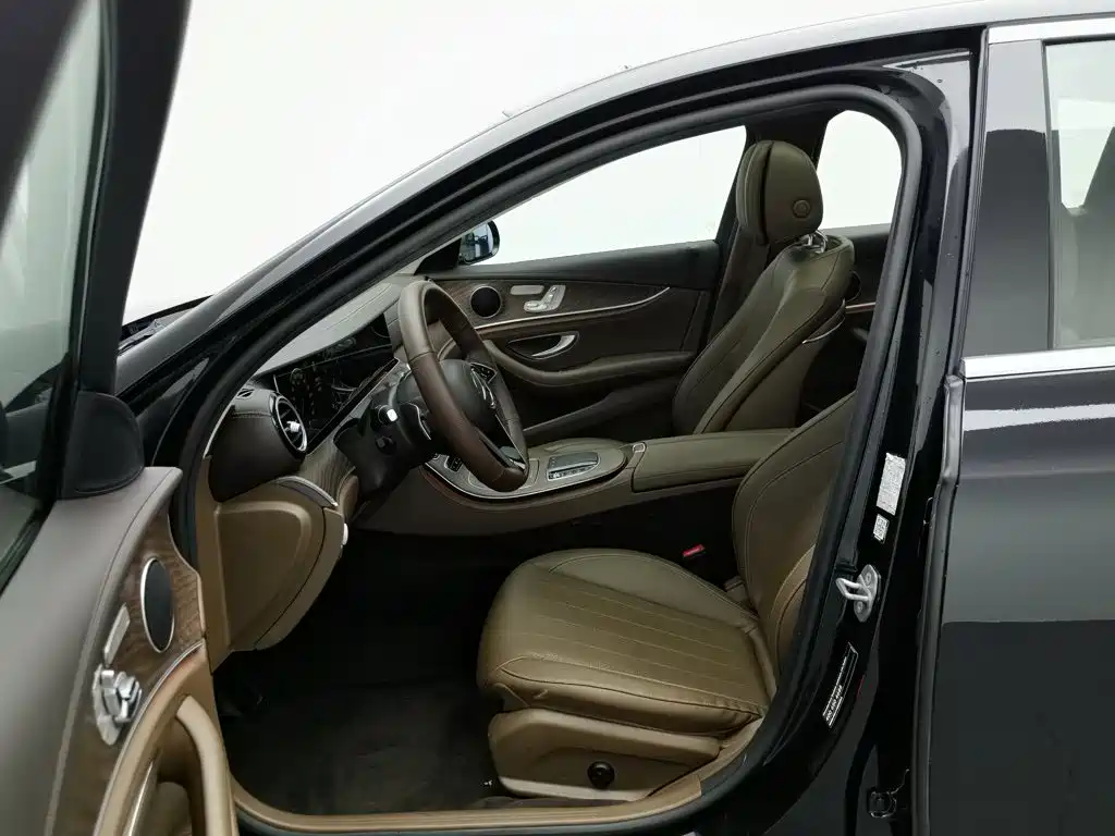 Mercedes-Benz E-Class, миниатюра 10