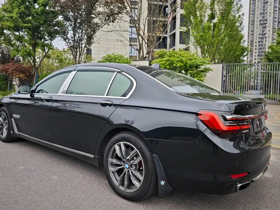 BMW 7 Series 2009 Model 740Li Leading Edition фото 4