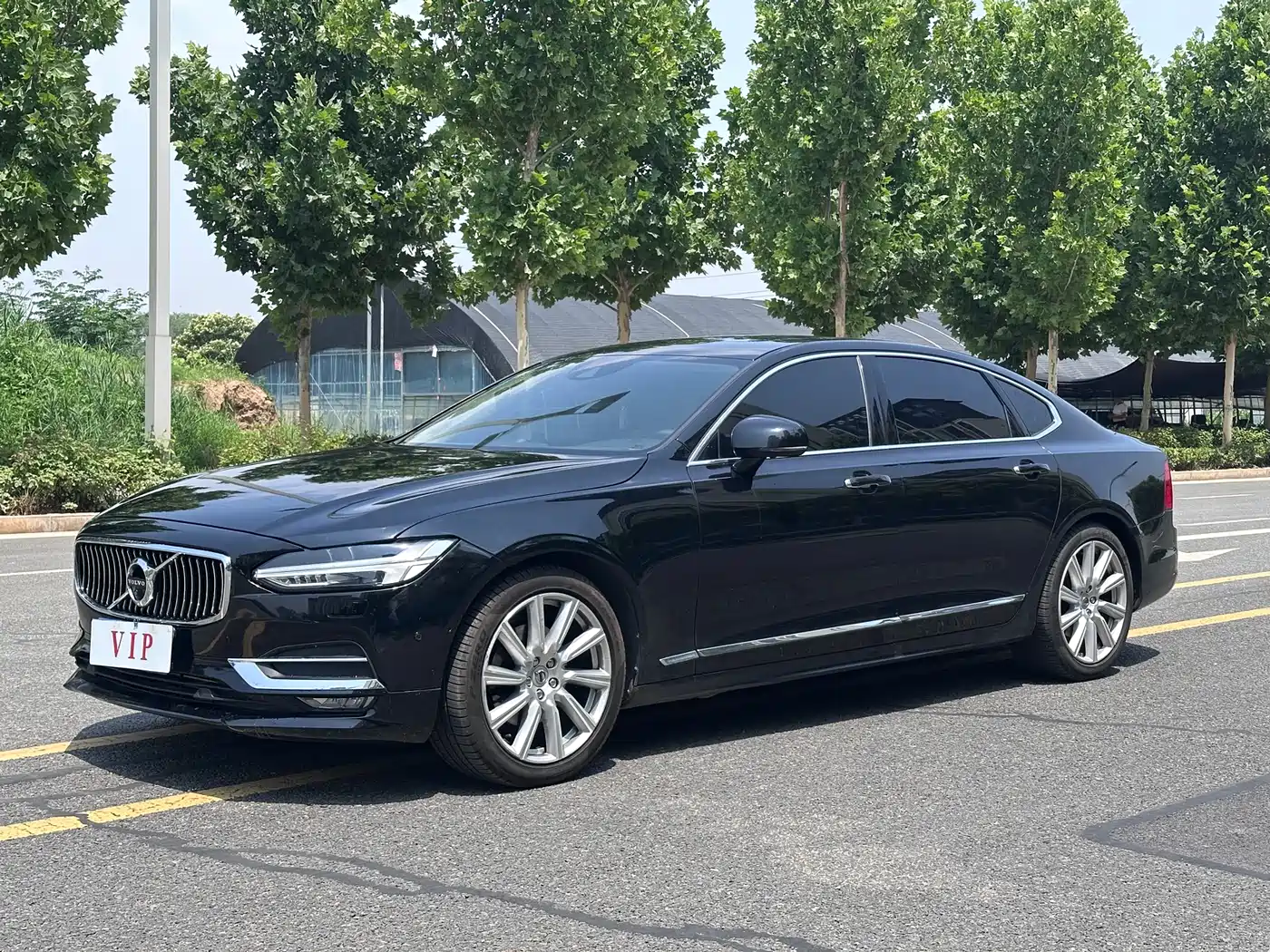 Фото 1 - Volvo S90