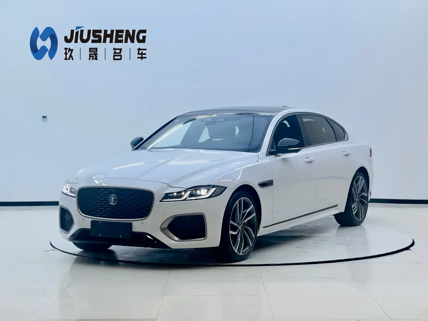 Photo 1 - Jaguar XFL