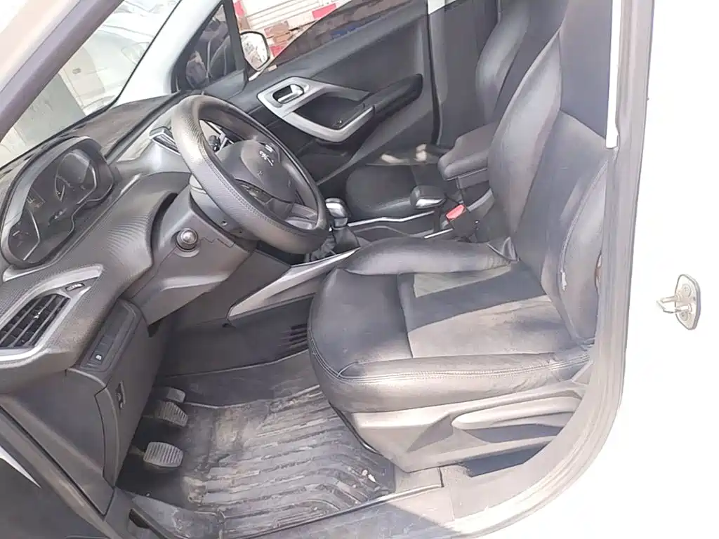 Peugeot 2008 2015 2014 1.6L Manual Fashion Edition