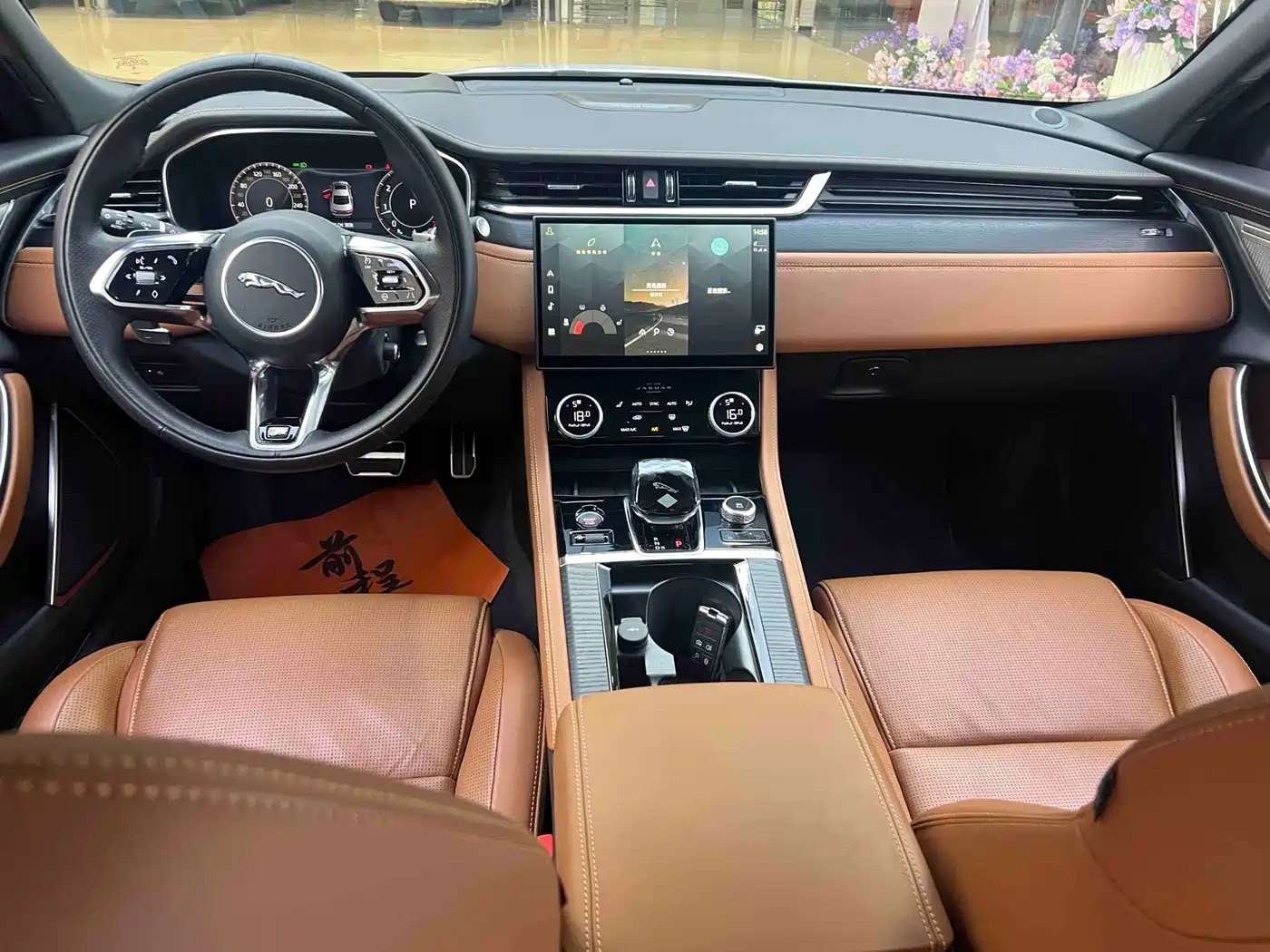 Photo 16 - Jaguar XFL