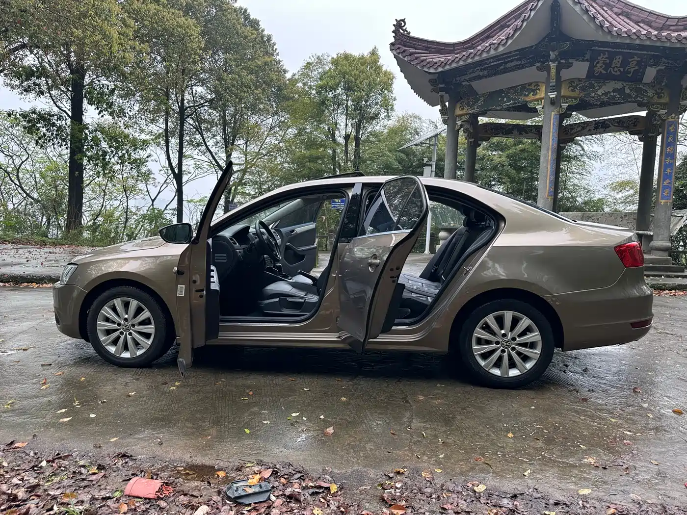 Volkswagen Sagitar 2015 230TSI Automatic Comfort фото 2