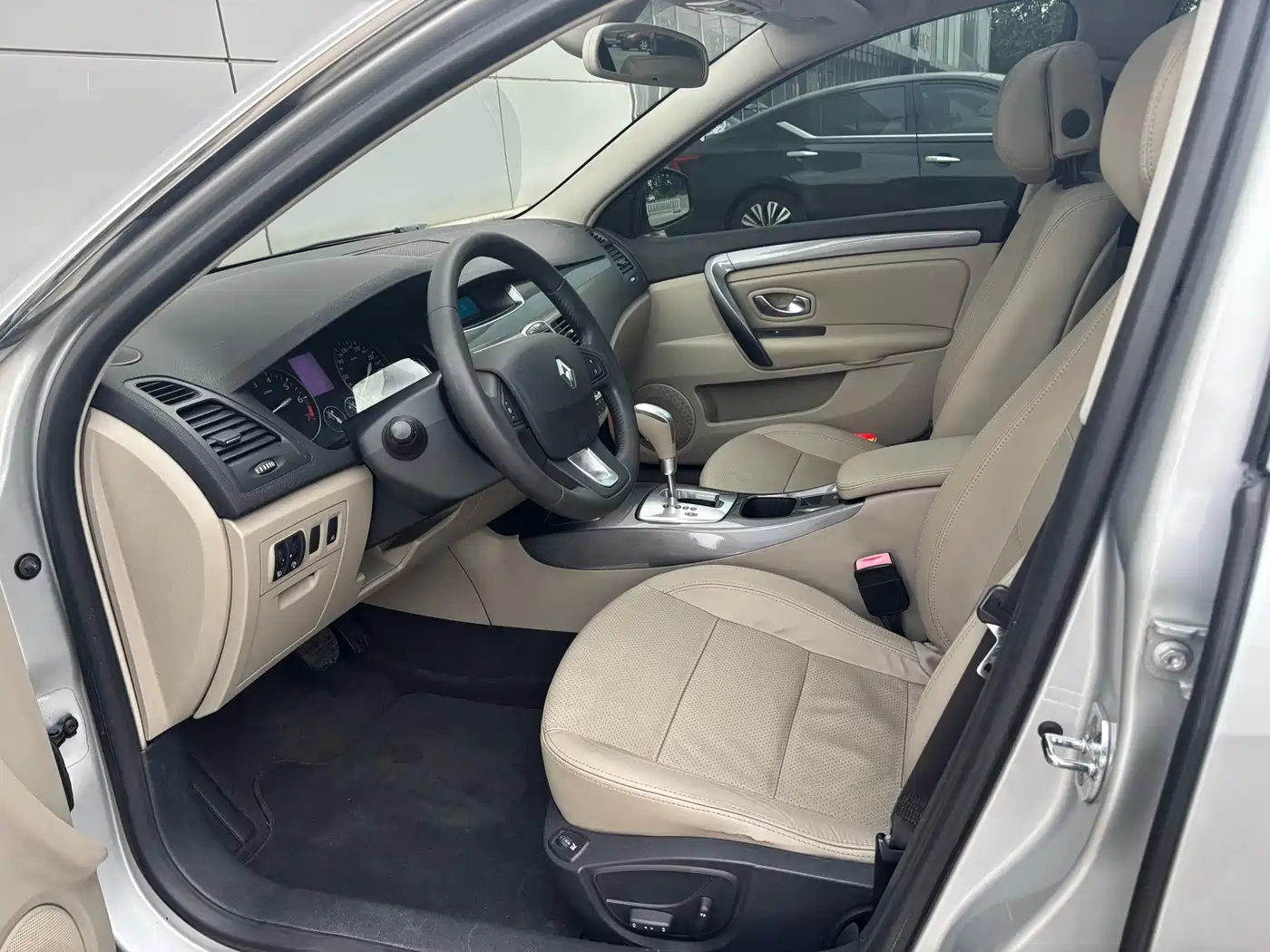 Renault Laguna 2009 2.0T фото 7