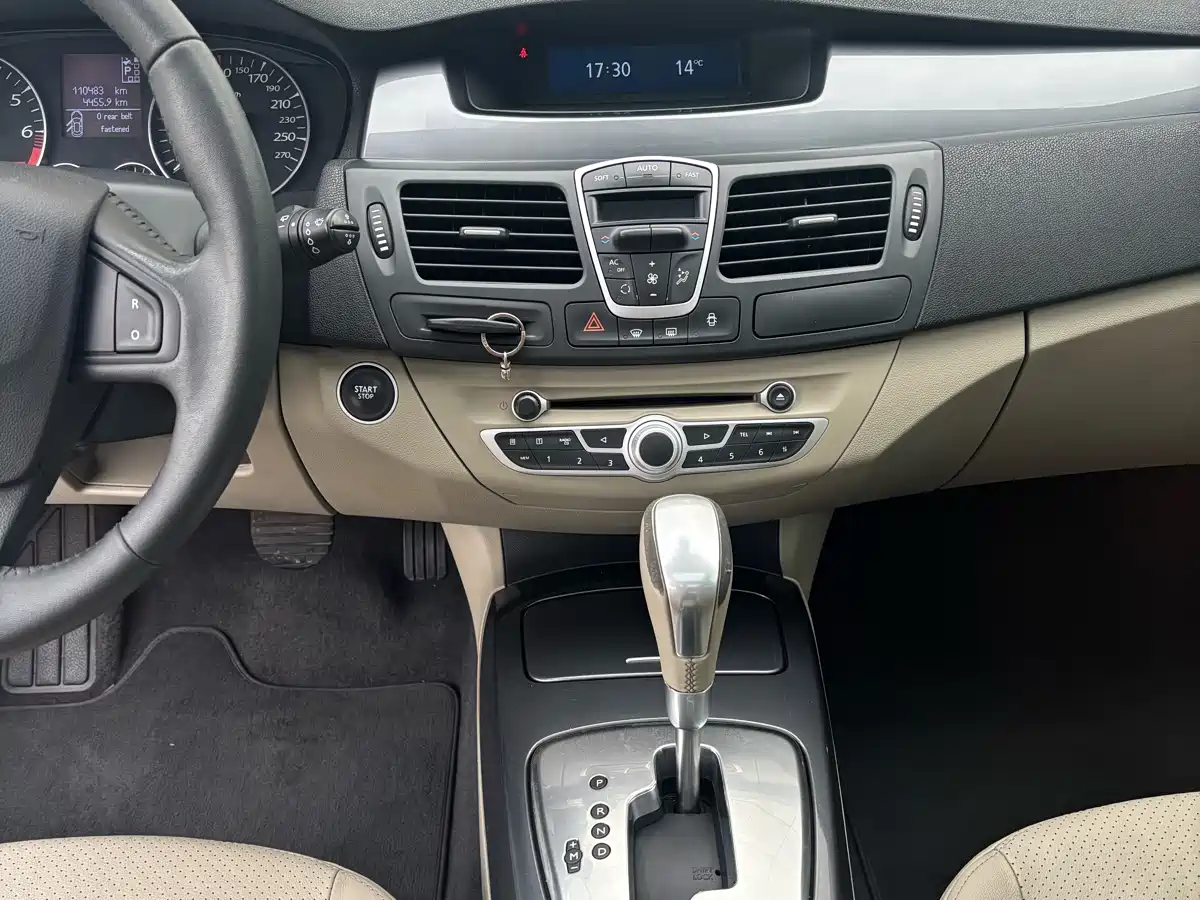 Renault Laguna 2009 2.0T фото 11