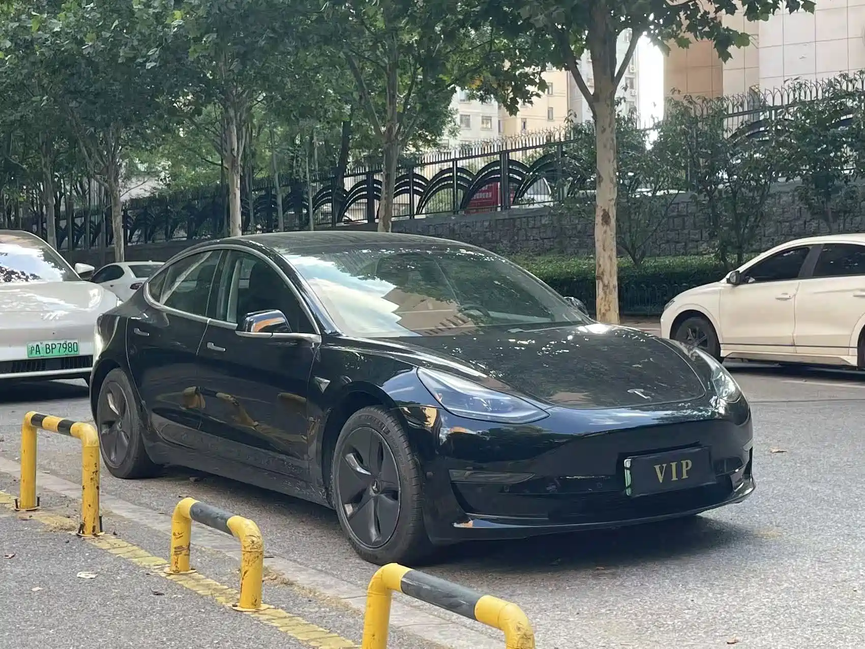 Фото 3 - Tesla Model 3