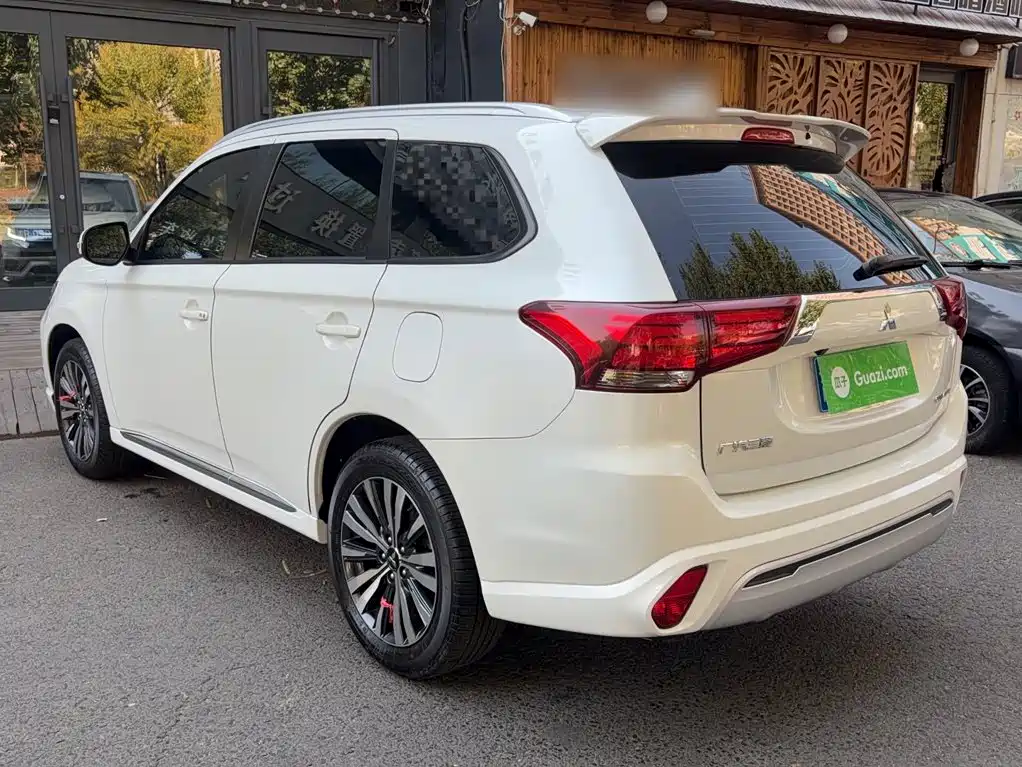 Photo 25 - Mitsubishi Outlander