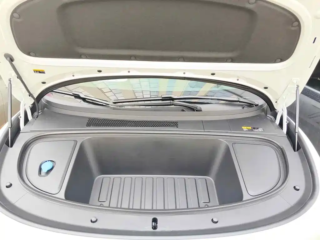 Li Auto i6 2026 2025 2WD Base Model