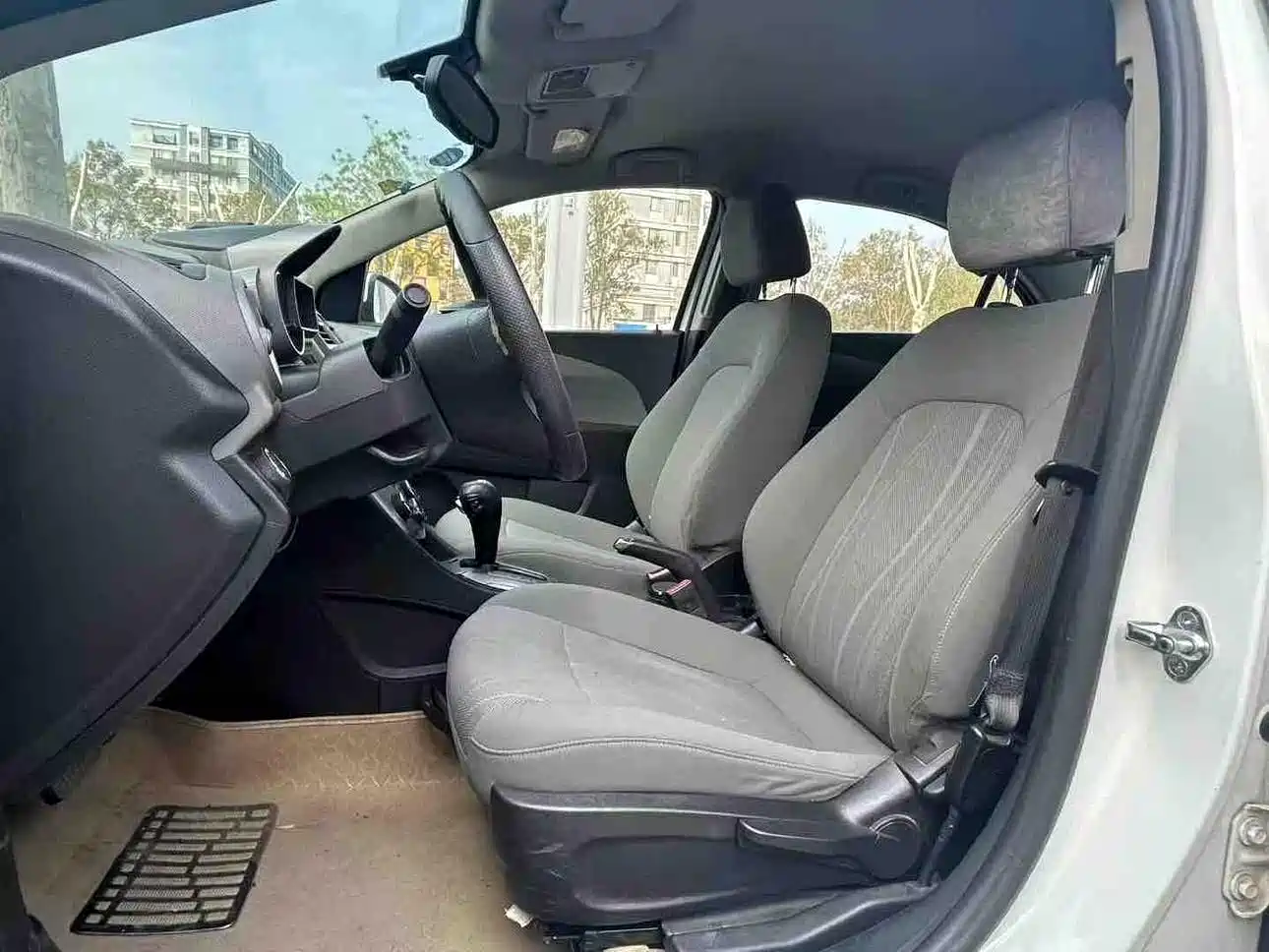 Chevrolet Aveo 2013 2011 Sedan 1.4L AT SE