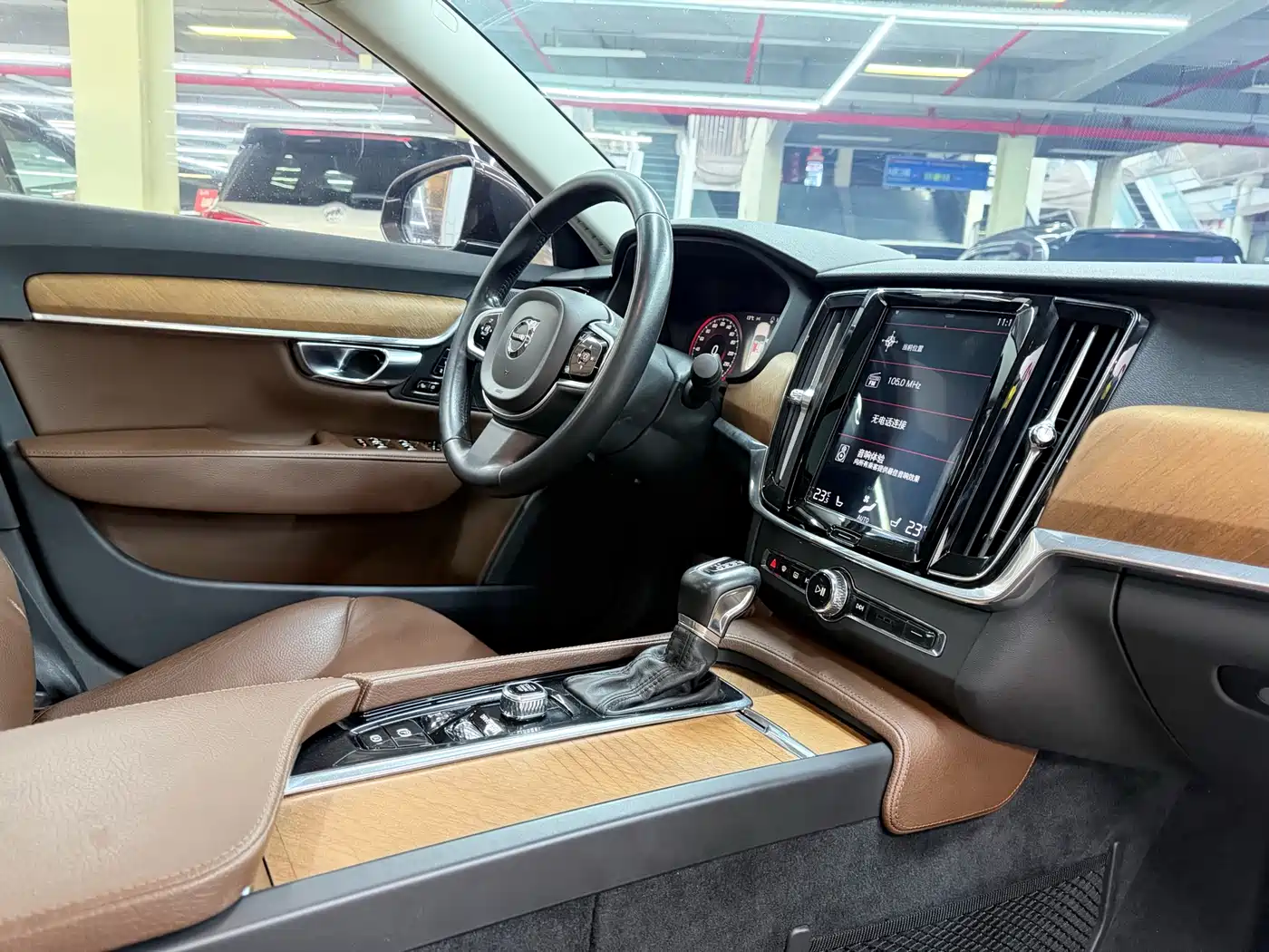 Фото 10 - Volvo S90
