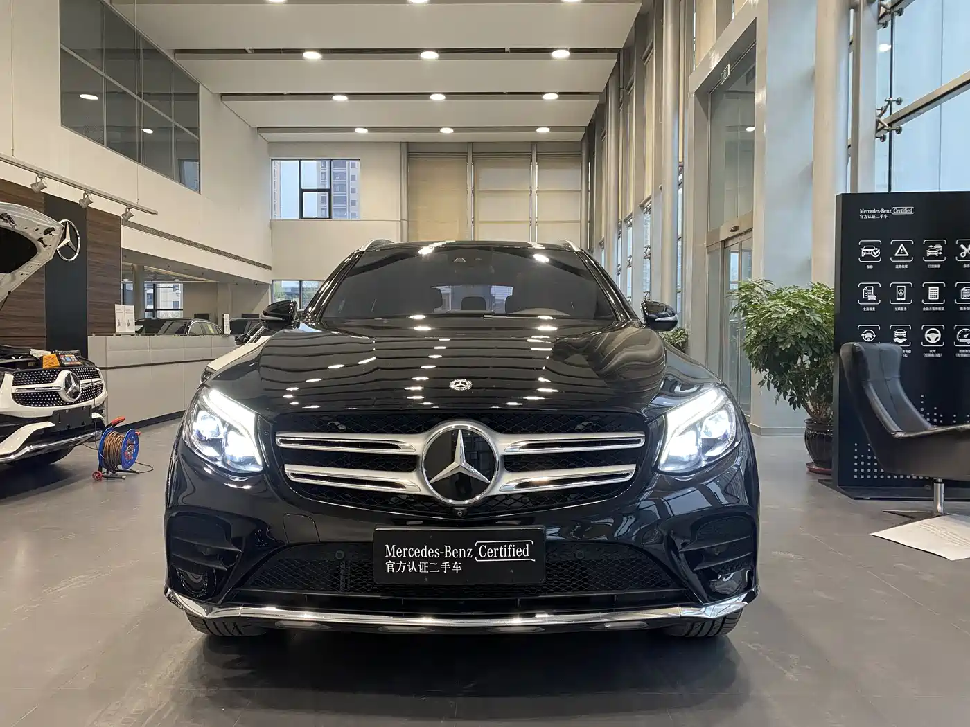 Mercedes-Benz GLC 2019 GLC 300 L 4MATIC Luxury фото 2