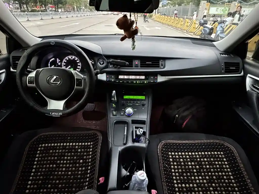 Фото 5 - Lexus CT