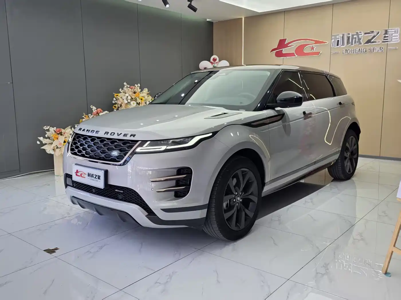 Land Rover Range Rover Evoque 2024 2023 Range Rover Evoque L 249PS Corinthian Bronze Special Edition