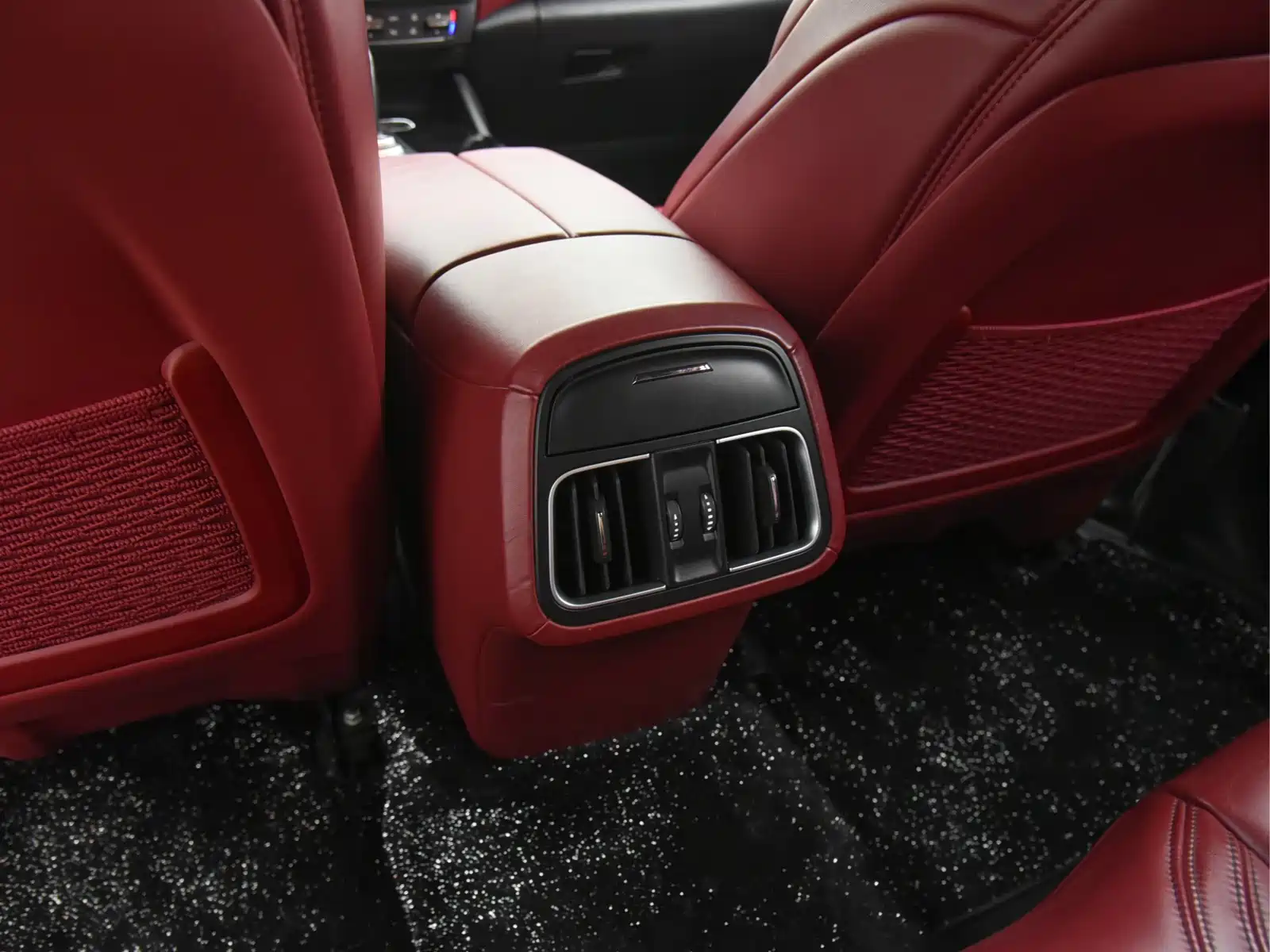 Photo 11 - Maserati Levante