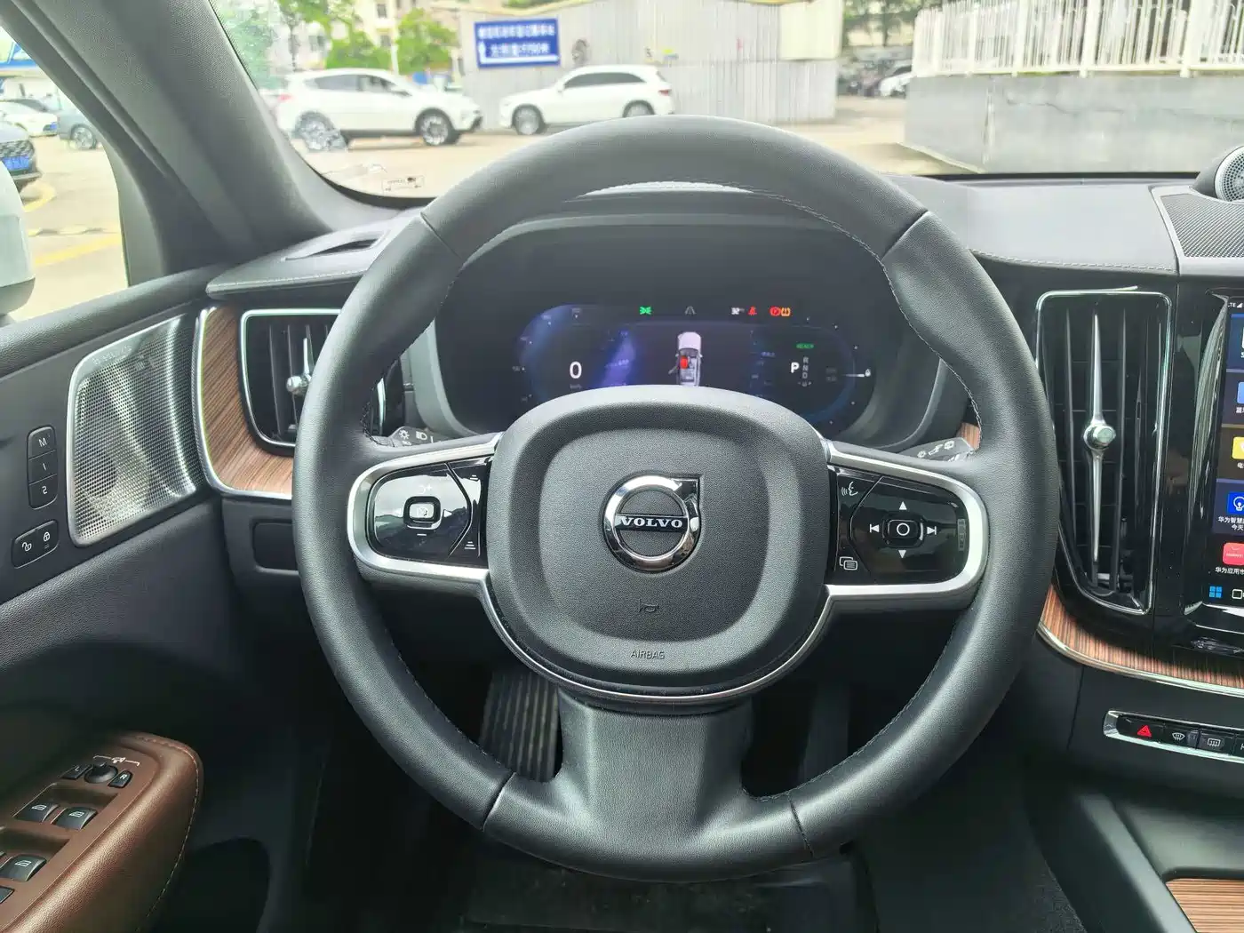 Volvo XC60 Plug-in Hybrid 2024 2025 Plug-in Hybrid Long Range AWD Zhiya Luxury Edition