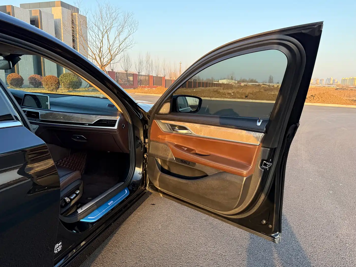 BMW 7 Series 2021 Model 740Li Leading Luxury Package фото 15