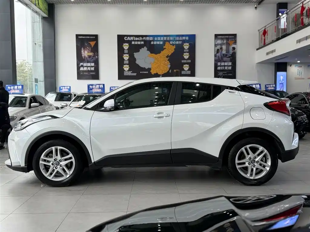 Toyota C-HR 2021 2.0L Comfort Edition фото 10