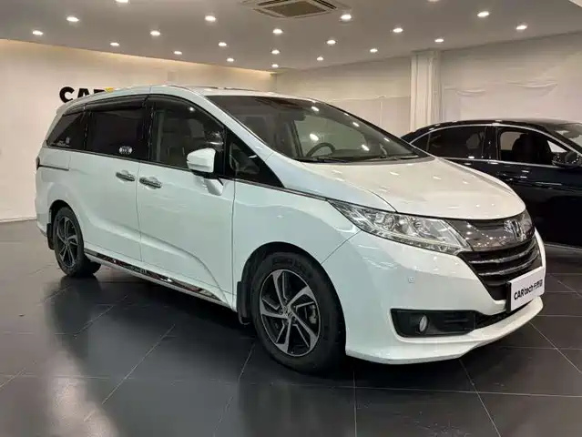 Honda Odyssey 2017 2.4L Luxury Edition — фото 3