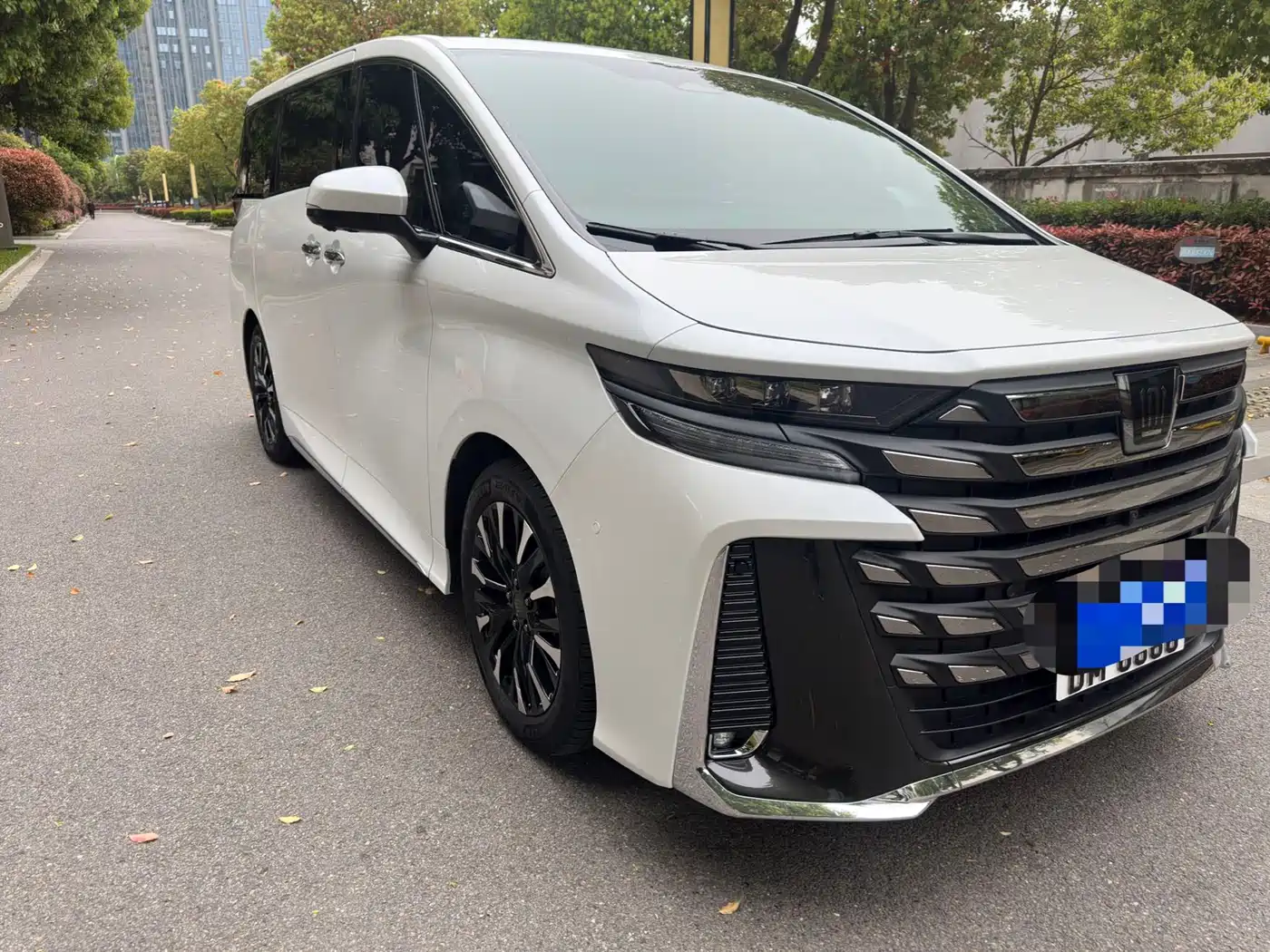 Toyota Vellfire 2024 Crown Hybrid 2.5L Executive Premium Edition фото 3