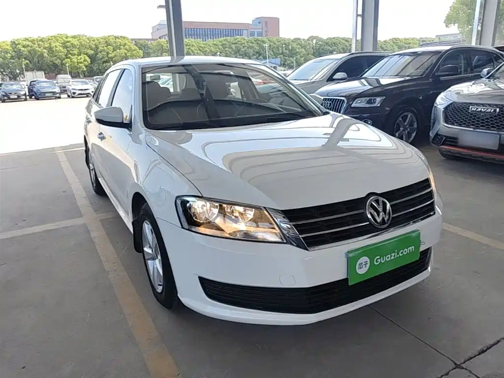 Volkswagen Lavida Tour 2013 1.6L Automatic Trend Style фото 4