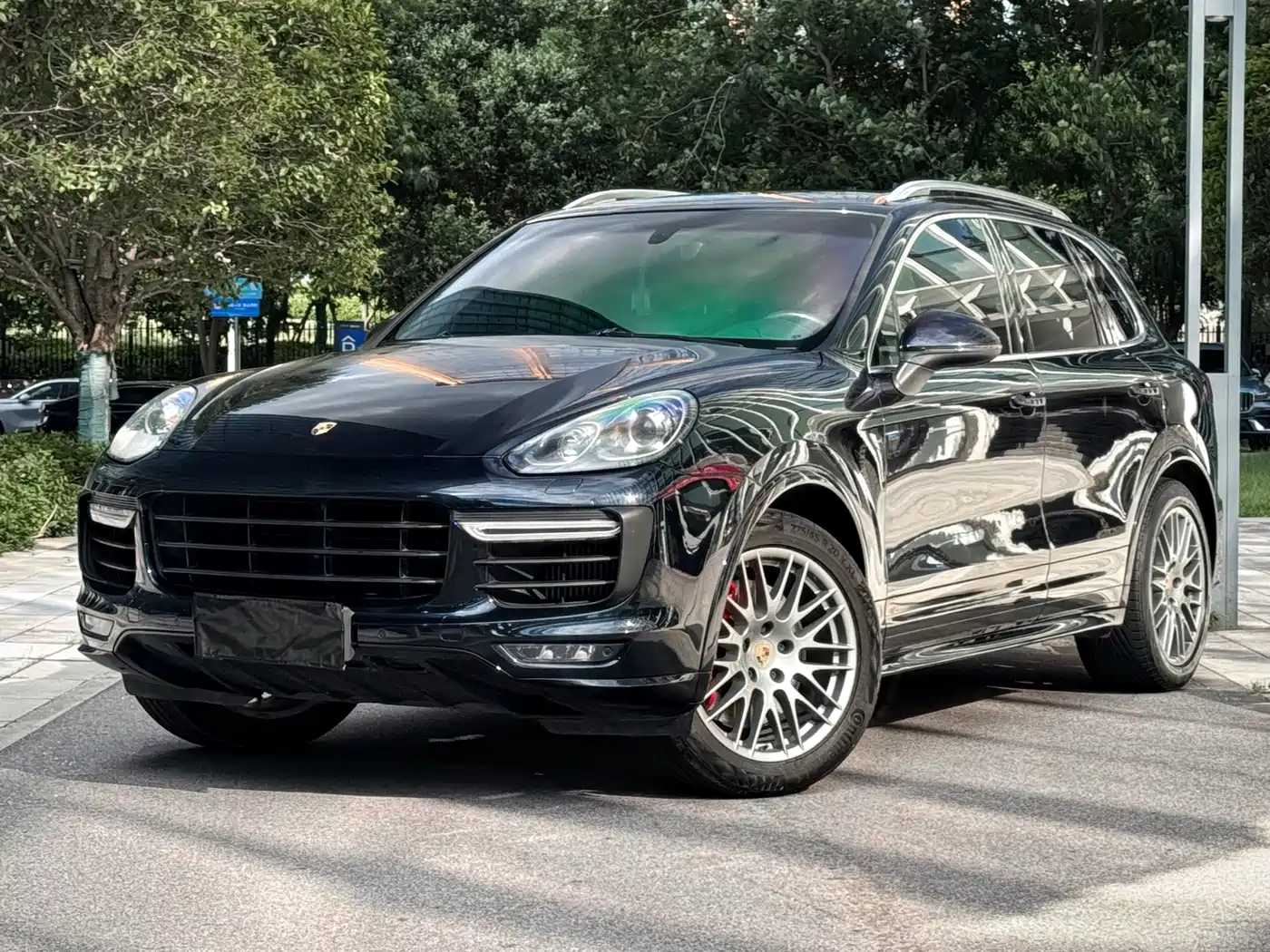 Photo 1 - Porsche Cayenne