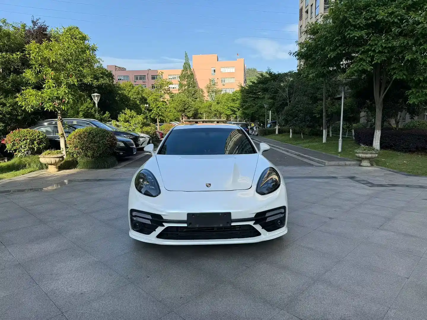 Photo 2 - Porsche Panamera