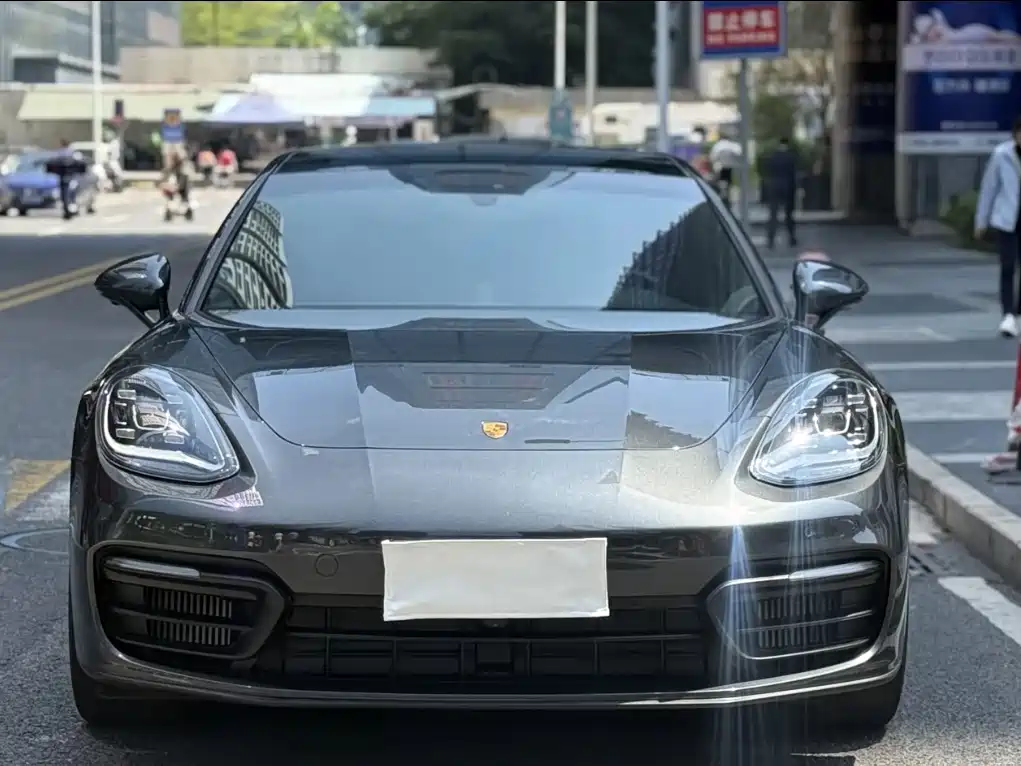 Фото 1 - Porsche Panamera