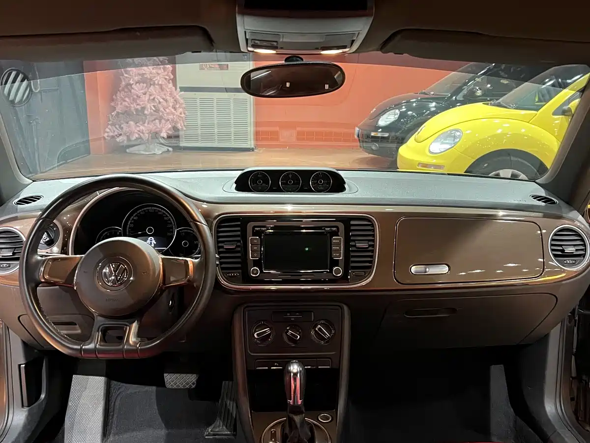 Volkswagen Beetle 2013 1.4TSI Fashion Edition фото 9