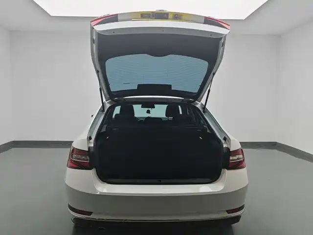 Škoda Superb 2018 TSI330 DSG Comfort Edition China V фото 17