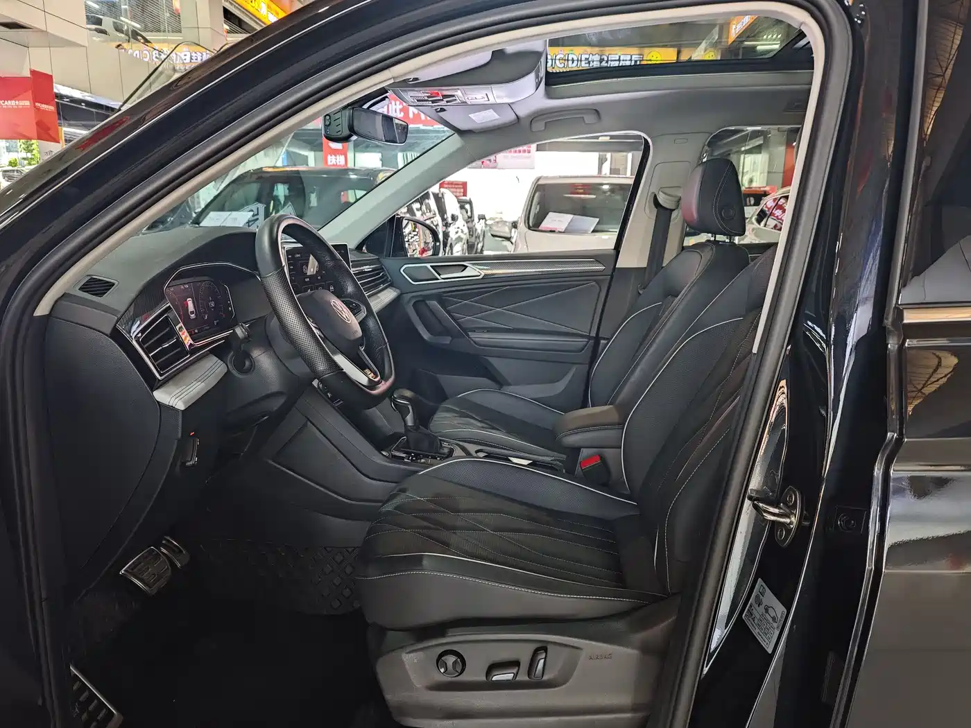 Volkswagen Tiguan L 2023 330TSI Auto 2WD R-Line Premium Edition фото 7