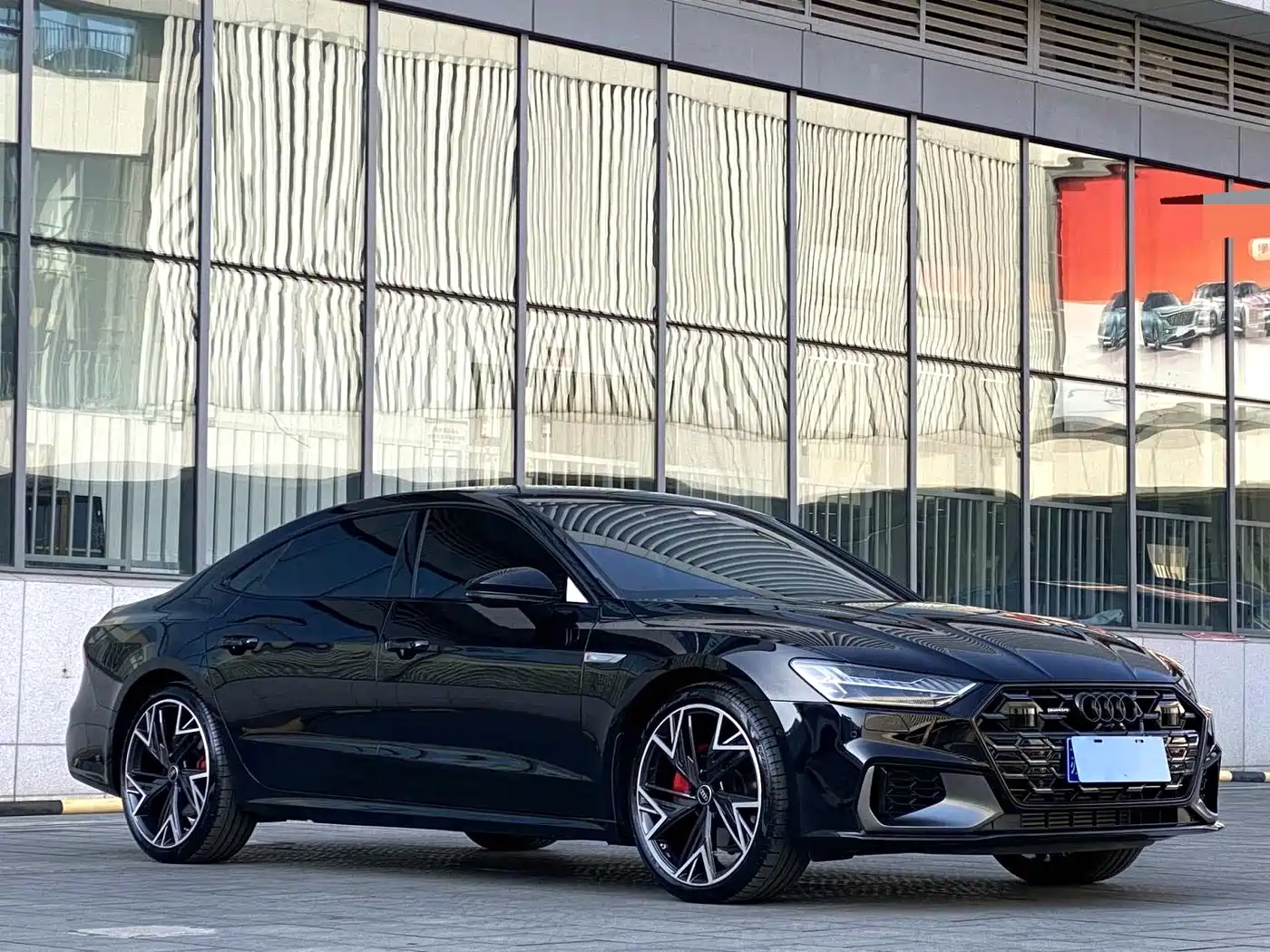 Audi A7L 2024 45 TFSI quattro S-line Black Warrior Edition фото 2