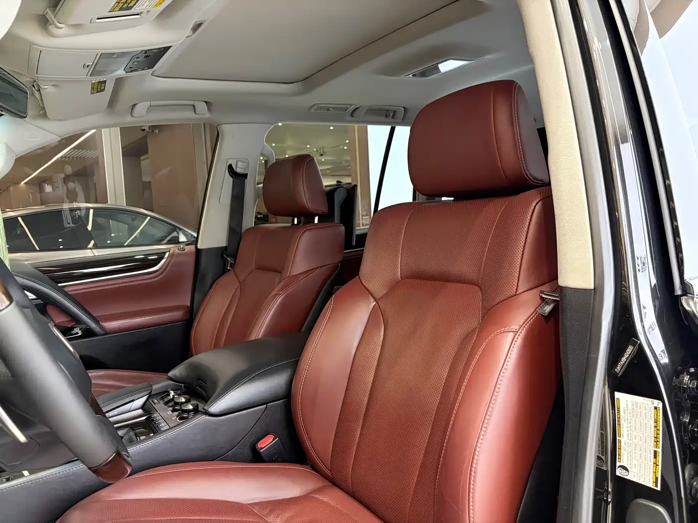 Фото 10 - Lexus LX