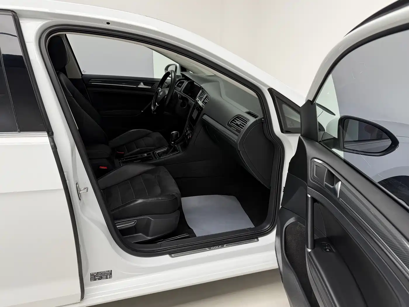 Volkswagen Golf 2020 Beloved Edition 280TSI DSG Luxury фото 17