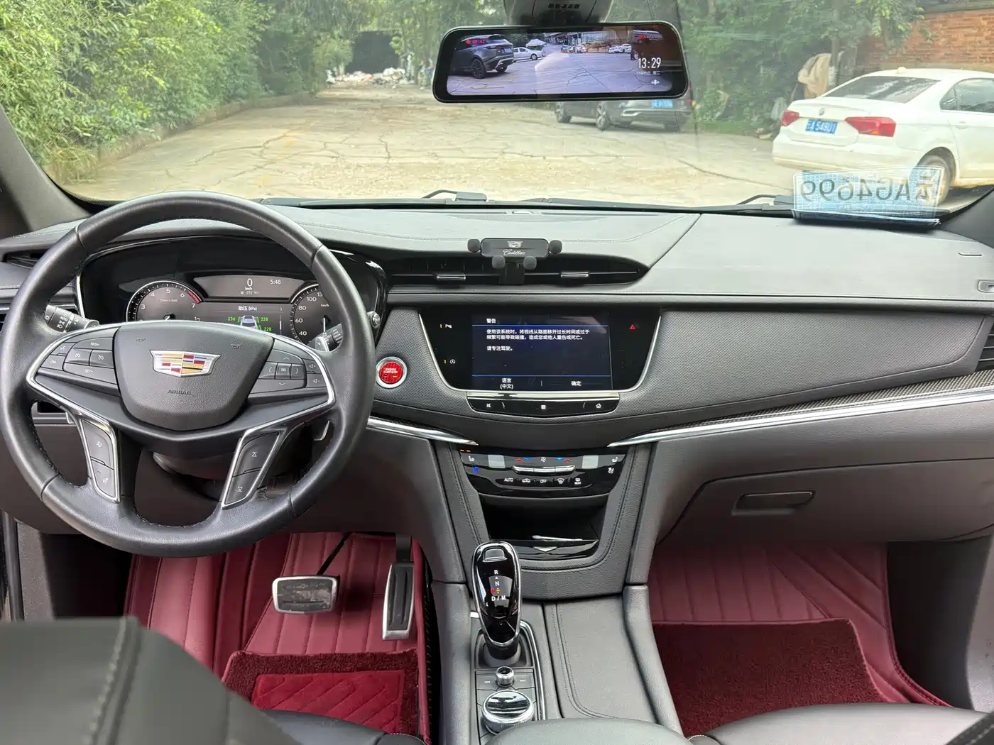 Фото 10 - Cadillac XT5