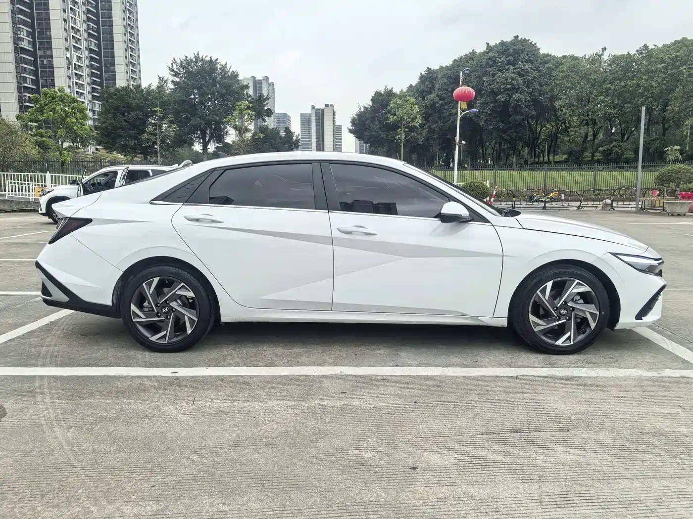 Hyundai Elantra 2023 1.5L CVT GLX Elite Edition фото 15