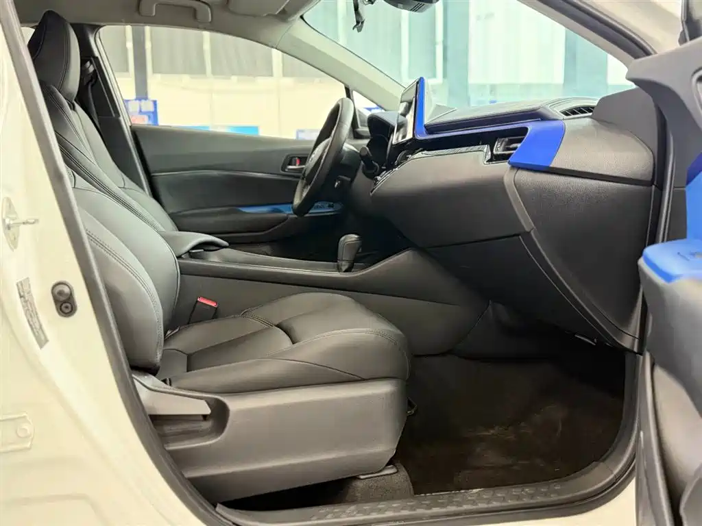 Toyota C-HR 2021 2.0L Comfort Edition фото 15