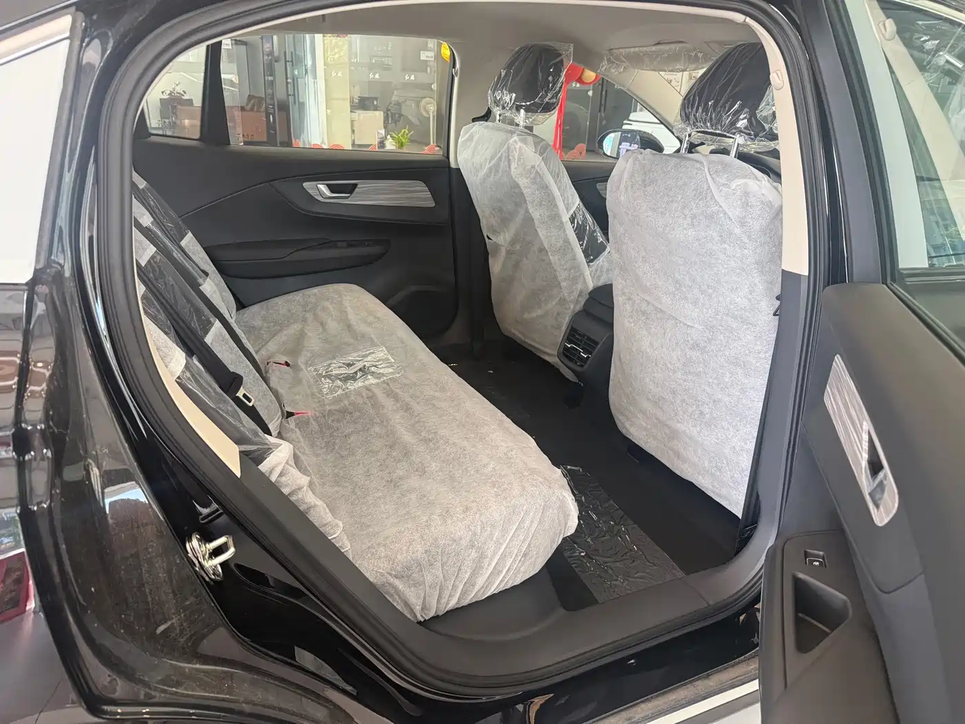 Hongqi E-QM5 2026 2025 Model 500km Travel Edition