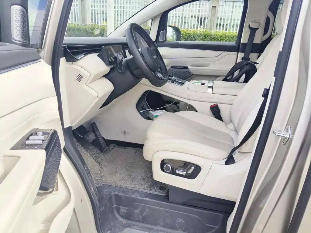 Geely Galaxy Galaxy V900 2026 2026 Model Base Version 8-Seater