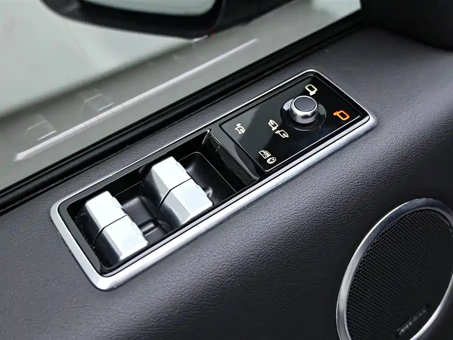 Land Rover Range Rover Sport PHEV 2022 P400e SE фото 23