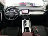 Фото 10 - Geely Coolray