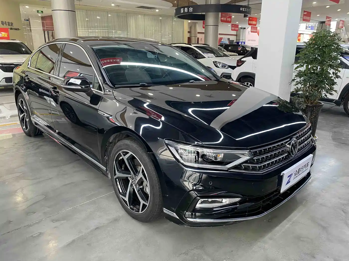 Volkswagen Magotan 2023 Model 2 Million Commemorative Edition 330TSI DSG Luxury фото 3