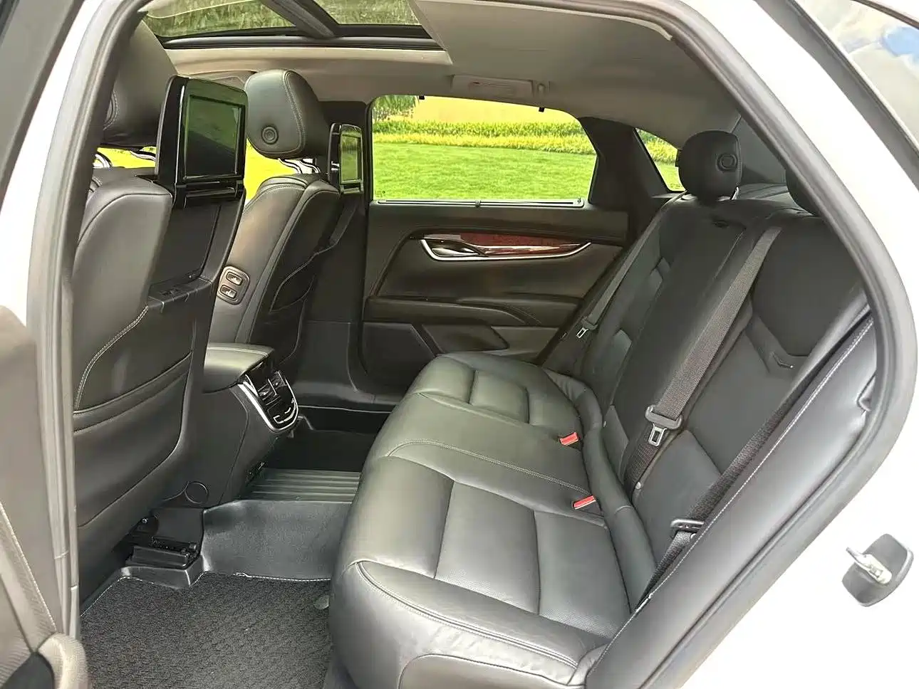 Photo 9 - Cadillac XTS