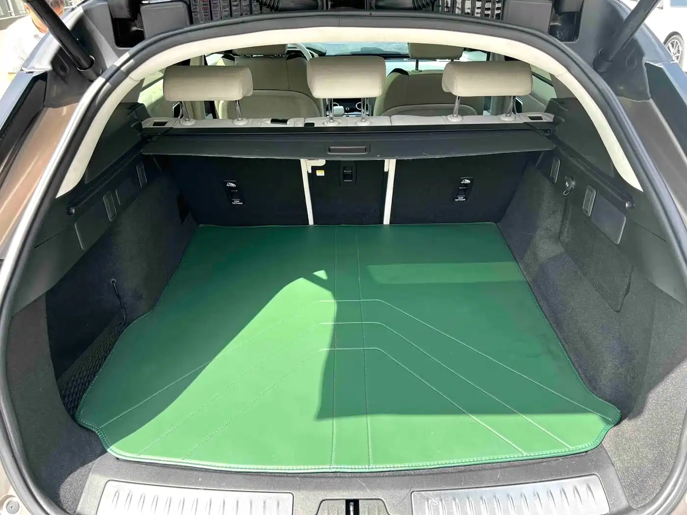 Land Rover Range Rover Velar 2021 P250 Gloss Black Collector's Edition фото 12